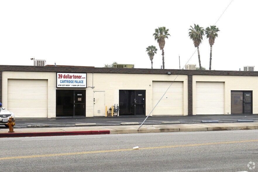 More Photos Of 8945-9015 De Soto Ave, Canoga Park Distribution For Lease