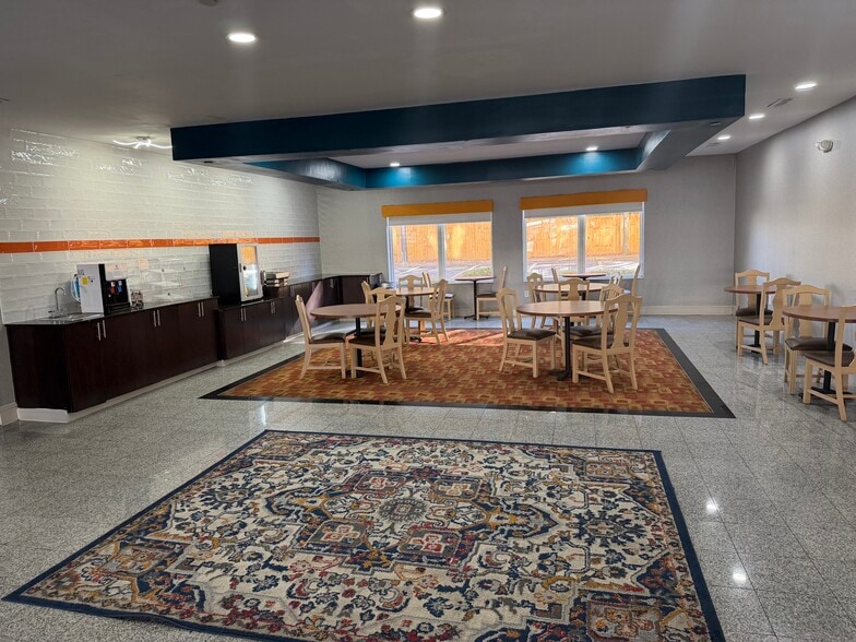 More Photos Of 6604 Londonderry Way, Union City Hotel For Sale