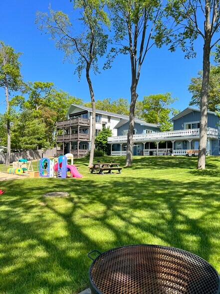 More Photos Of 104 W Houghton Lake Dr, Prudenville Hotel For Sale