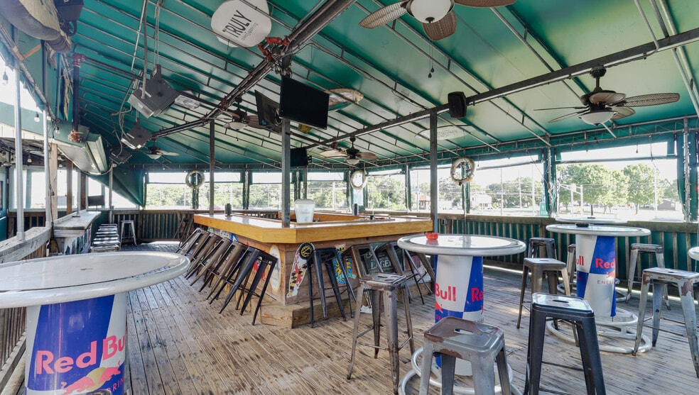 More Photos Of 744 Main St, Lumberton Bar For Sale