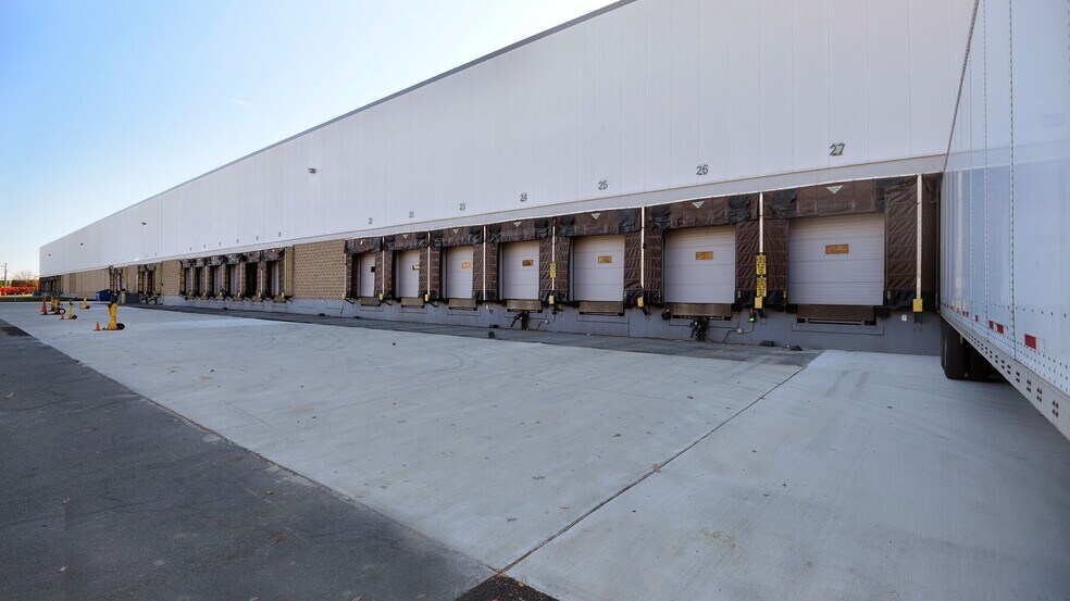 More Photos Of 2834 Schoeneck Rd, Macungie Distribution For Lease