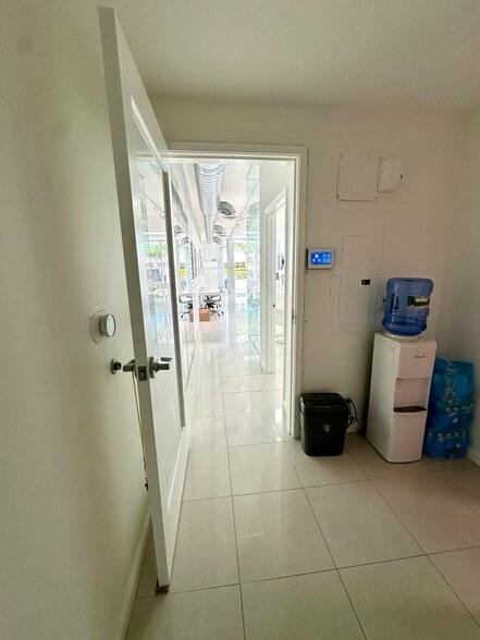 More Photos Of 3429 E Coast Hwy, Corona del Mar Storefront For Lease