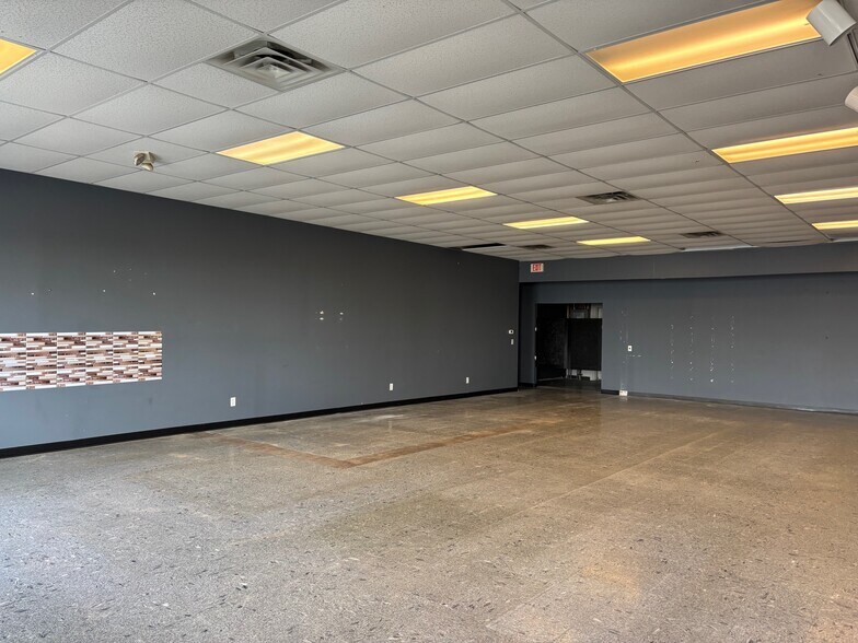 More Photos Of 843 W Broadway Ave, Forest Lake General Retail For Lease