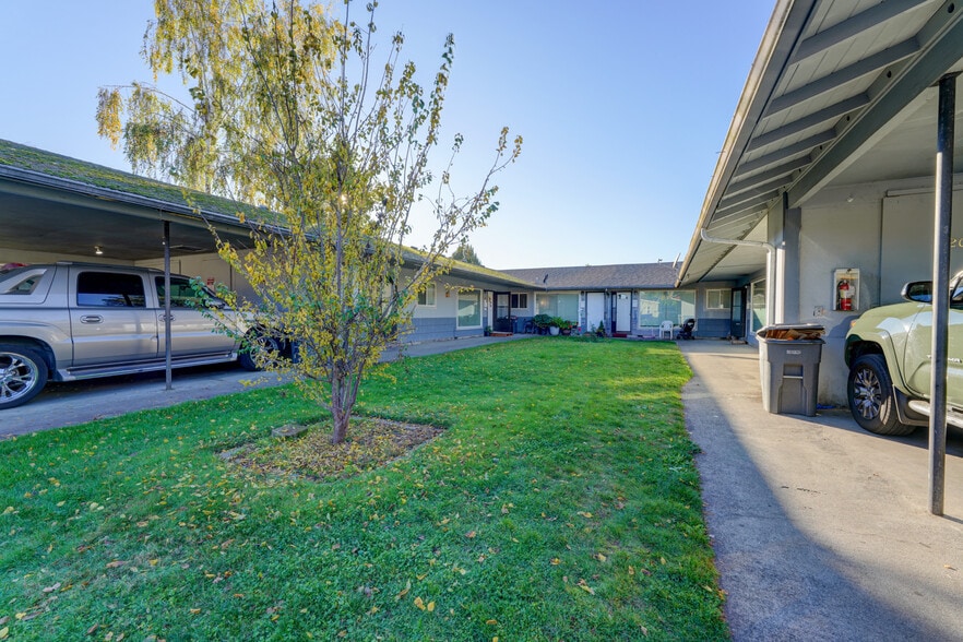 More Photos Of 1049 SE Walnut St, Hillsboro Apartments For Sale