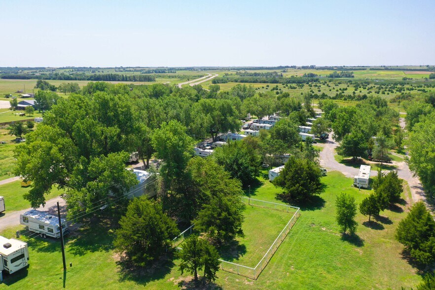 More Photos Of 25338 US Highway 270, Woodward Trailer Camper Park For Sale