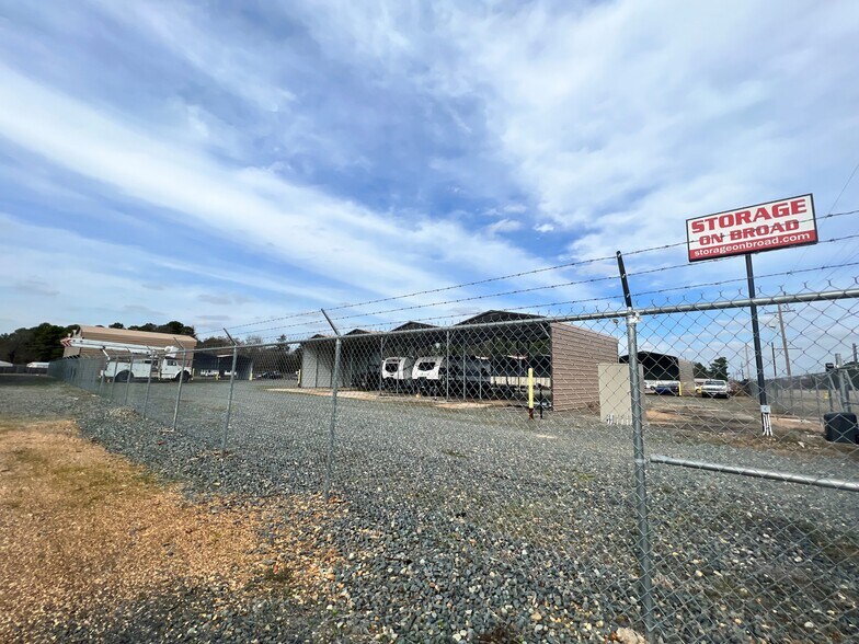 More Photos Of 3407 E Broad St, Texarkana Self Storage For Sale