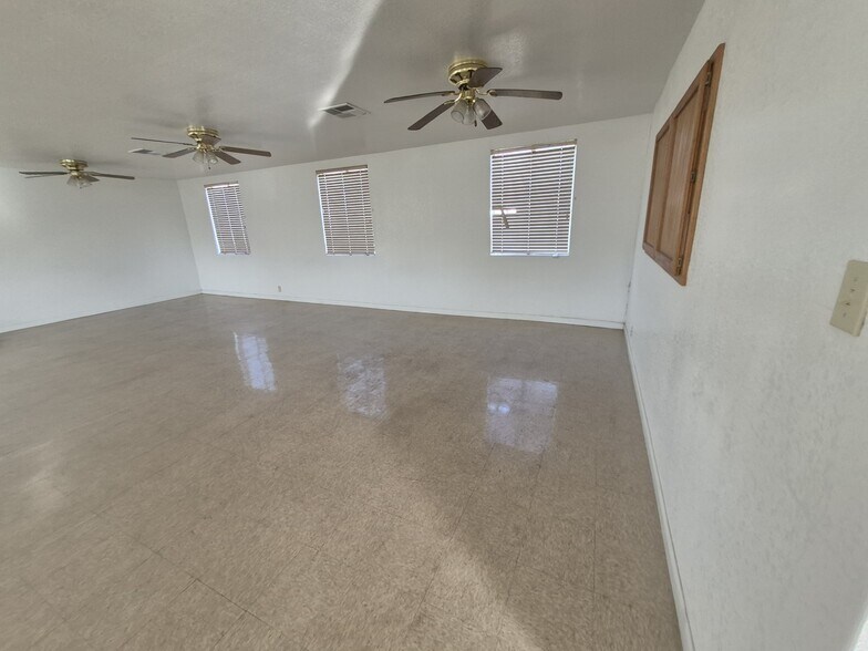 More Photos Of 604 W 8th St, Merced Office For Lease