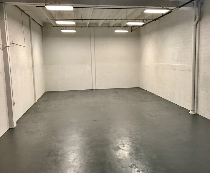 More Photos Of 6940-6948 NW 50th St, Miami Warehouse For Lease
