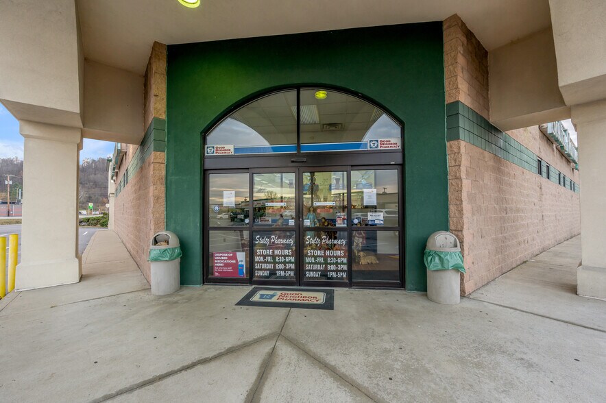 More Photos Of 1629 Ashland Rd, Greenup Freestanding For Sale