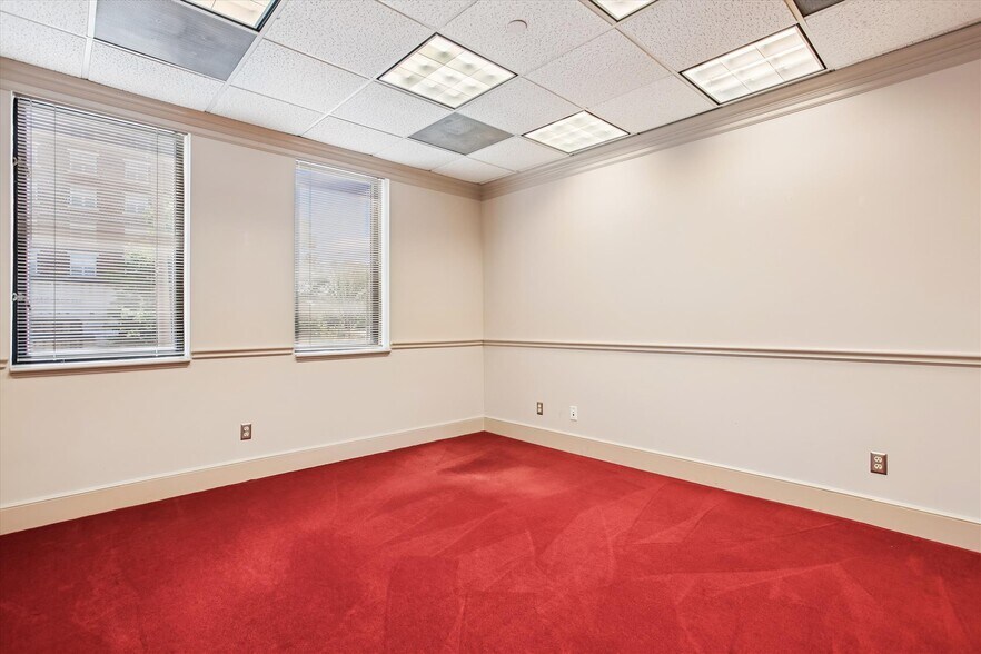 More Photos Of 1501 Duke St, Alexandria Office For Sale
