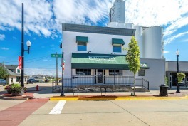 Primary Photo Of 239 N 2nd St, Eldridge General Retail For Lease