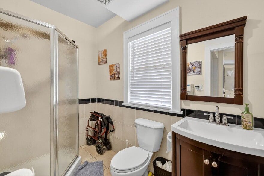 More Photos Of 142 E Gore St, Orlando Medical For Sale