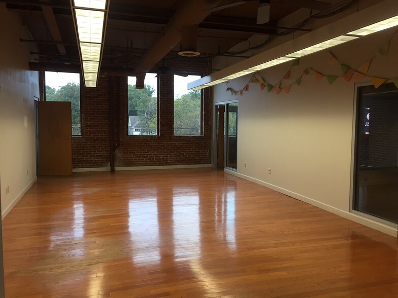 More Photos Of 1553-1557 Madison Ave, Memphis Storefront Retail Office For Sale
