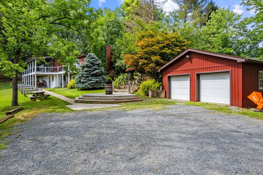 More Photos Of 72 Christmas Tree Ln, Washington Winery Vineyard For Sale