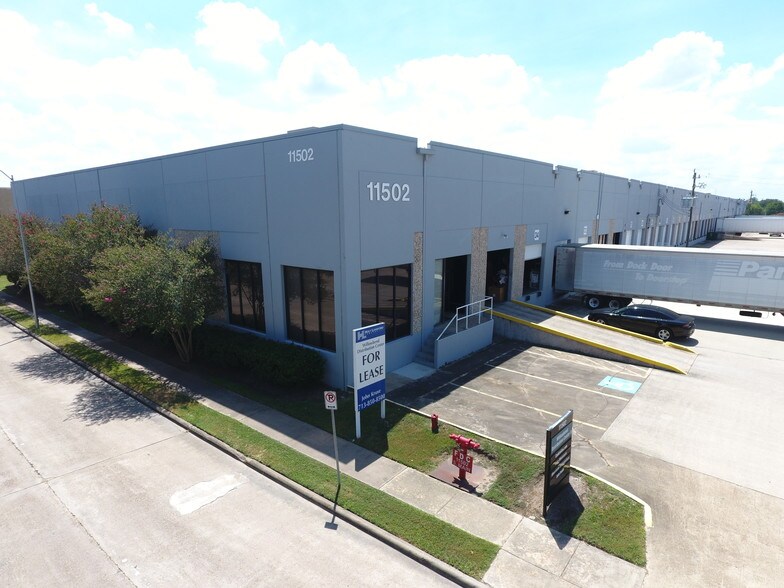 More Photos Of 11502 S Main St, Houston Distribution For Lease