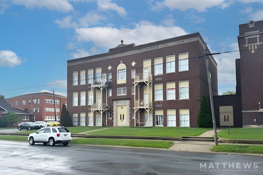 Primary Photo Of 218 & 220 S Broad Street, Carlinville Apartments For Sale