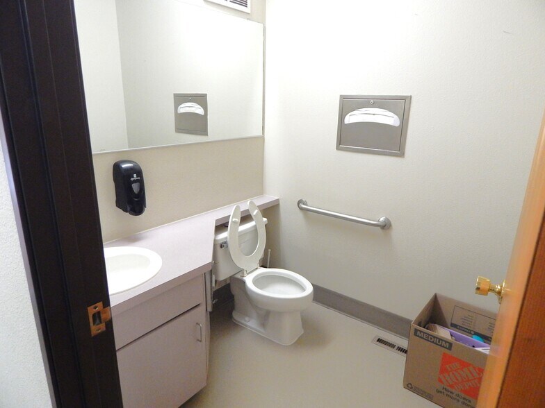 More Photos Of 272 Medical Loop, Roseburg Office For Sale