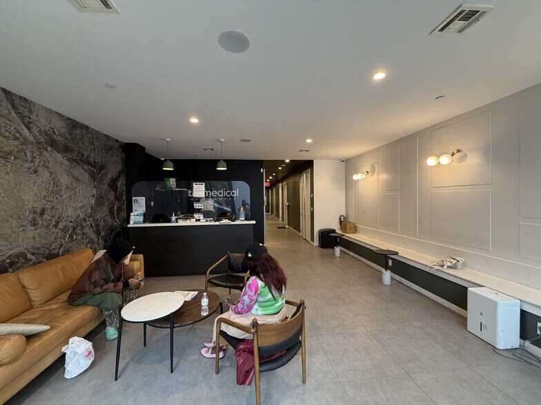 More Photos Of 500 Dekalb Ave, Brooklyn Office For Lease