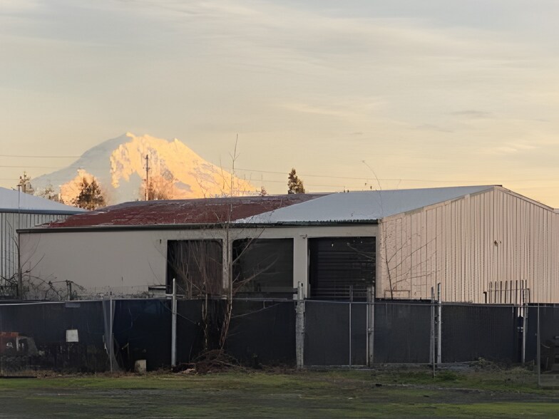 More Photos Of 10002-10004 162nd Street Ct E, Puyallup Warehouse For Lease