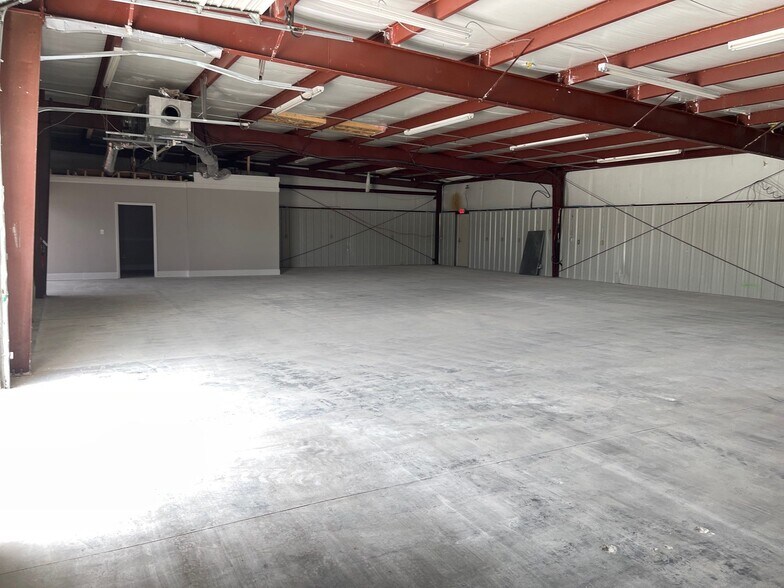 More Photos Of 1317 Cedar Lane Rd, Greenville Light Manufacturing For Lease