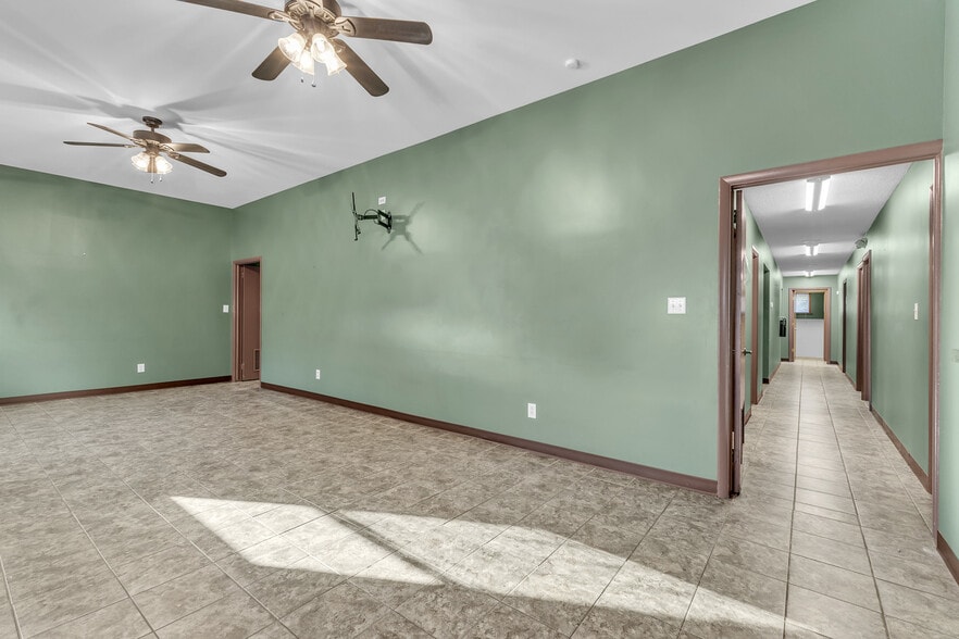 More Photos Of 60 2nd Ave SW, Taylorsville Healthcare For Sale