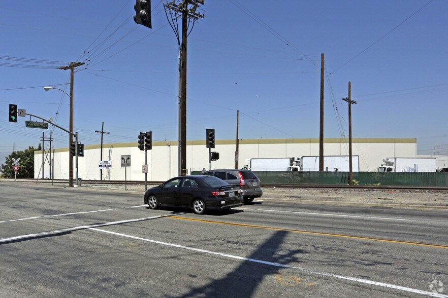 More Photos Of 4270-4310 S Maywood Ave, Vernon Warehouse For Lease