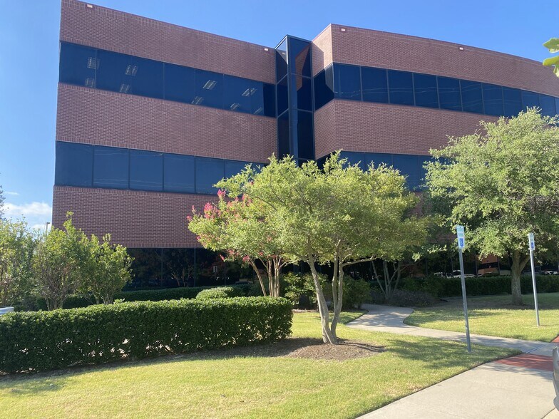 More Photos Of 1575 Heritage Dr, McKinney Office For Lease