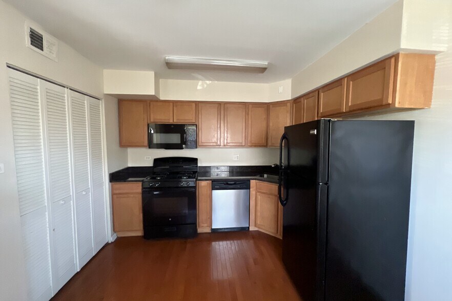 More Photos Of 7635 S Coles Ave, Chicago Apartments For Sale