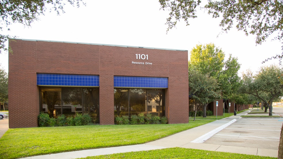 More Photos Of 1100 Jupiter Rd, Plano Showroom For Lease