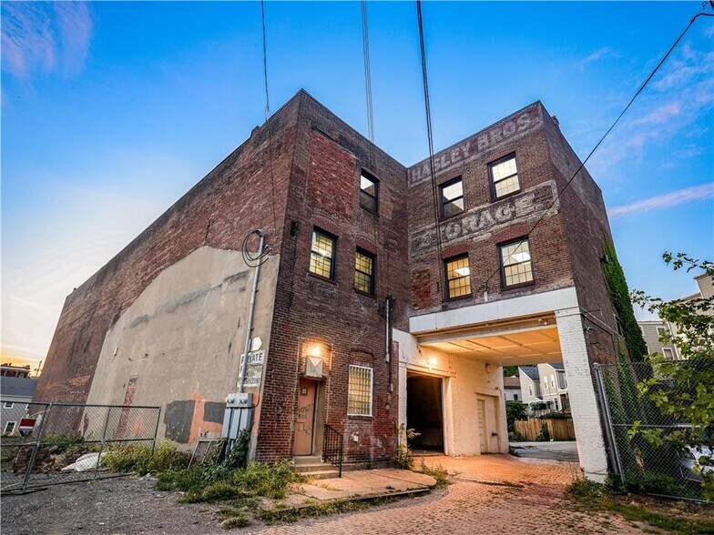 More Photos Of 918 Rickenbach St, Pittsburgh Warehouse For Sale
