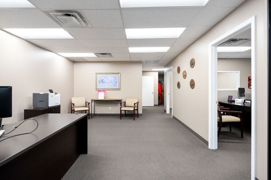 More Photos Of 4209 Shelbyville Rd, Louisville Office For Lease