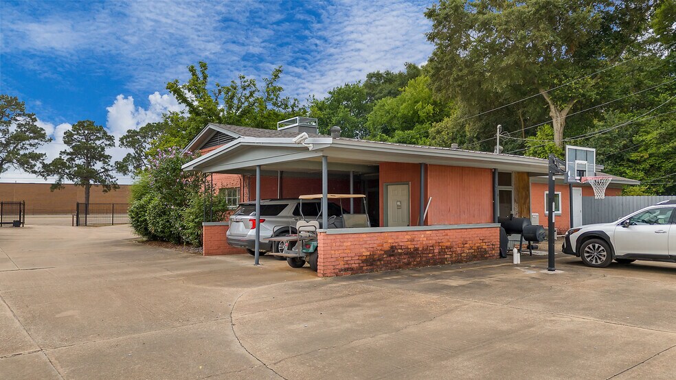 More Photos Of 2331 Congressman W L Dickinson dr, Montgomery Self Storage For Sale