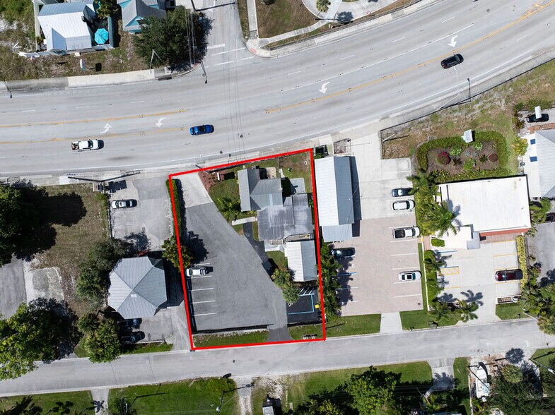 More Photos Of 900 SW Martin Downs Blvd, Palm City Freestanding For Lease