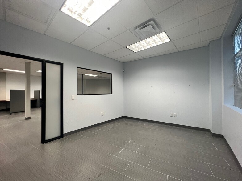 More Photos Of 2401 W Glendale Ave, Phoenix Medical For Lease