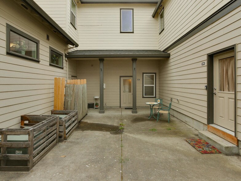 More Photos Of 1647 NE Market Dr, Fairview Apartments For Sale