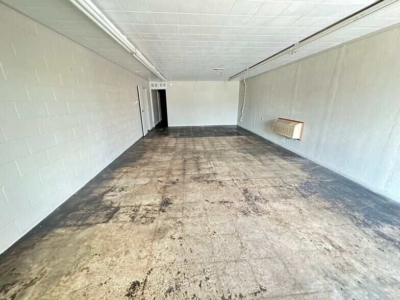 More Photos Of 113 W Main St, Duncan Storefront For Sale