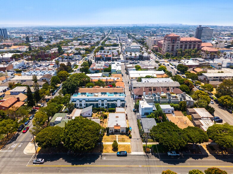 More Photos Of 1620 California Ave, Santa Monica Apartments For Sale
