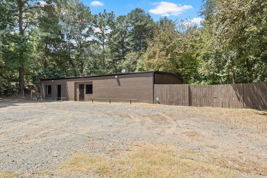 More Photos Of 450 US-259, Daingerfield Showroom For Sale