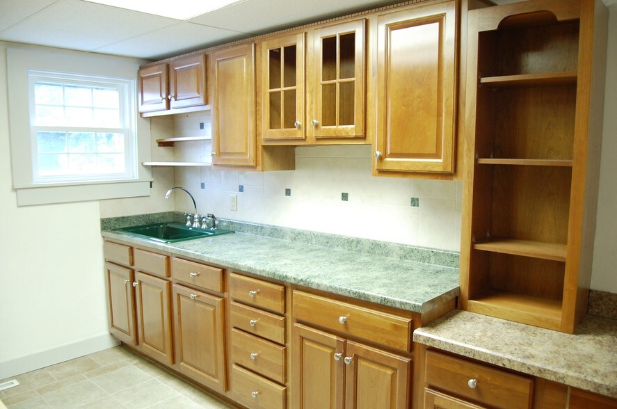 More Photos Of 389 Worcester Rd, Framingham Freestanding For Lease