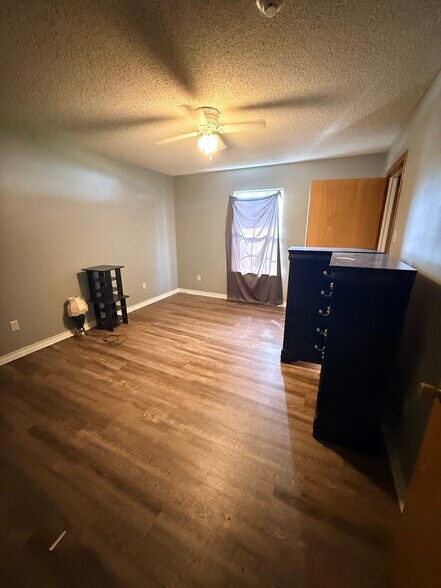 More Photos Of 425 Neches St, Jacksonville Office Residential For Sale