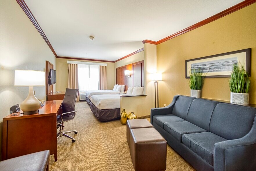 More Photos Of 3606 89th St, Galveston Hotel For Sale