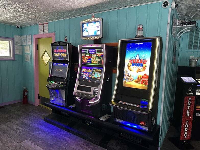 More Photos Of 7613 Howe Rd, Wonder Lake Restaurant For Sale