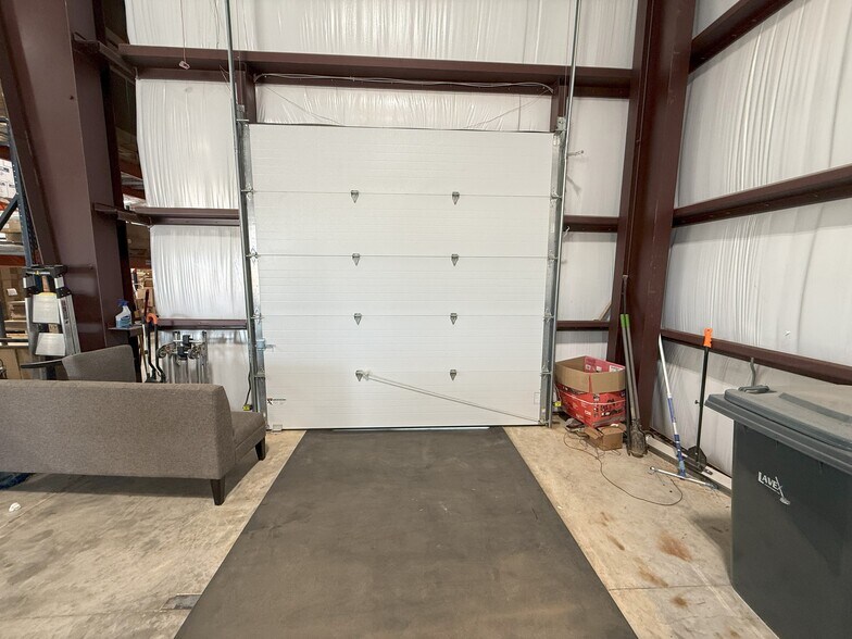 More Photos Of 282 W Hudson Rd, Rogers Flex For Sale