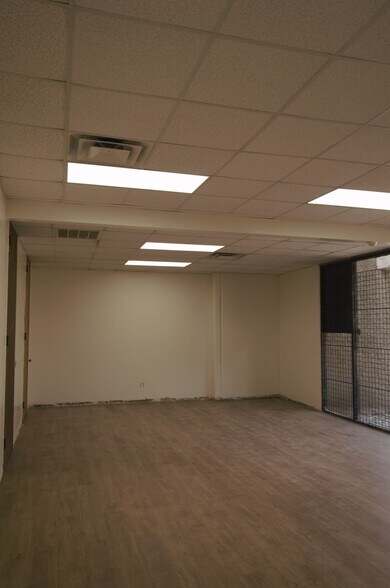 More Photos Of 10850 Wilcrest Dr, Houston Light Distribution For Lease