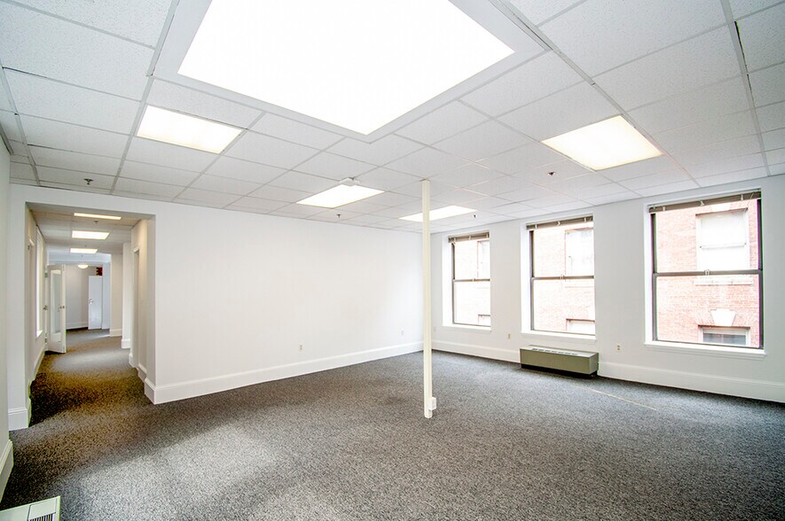 More Photos Of 2 Park Plz, Boston Office For Lease