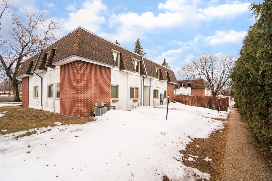 More Photos Of 2220 W 98th St, Bloomington Apartments For Sale