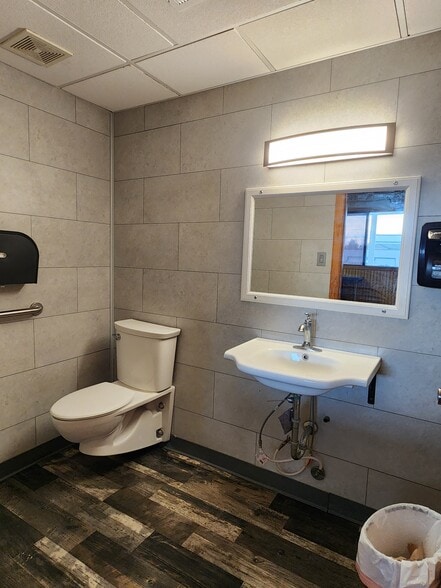 More Photos Of 604 W 7th St, Atlantic Storefront For Sale