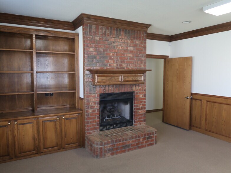 More Photos Of 124 W Harwood Rd, Hurst Medical For Lease