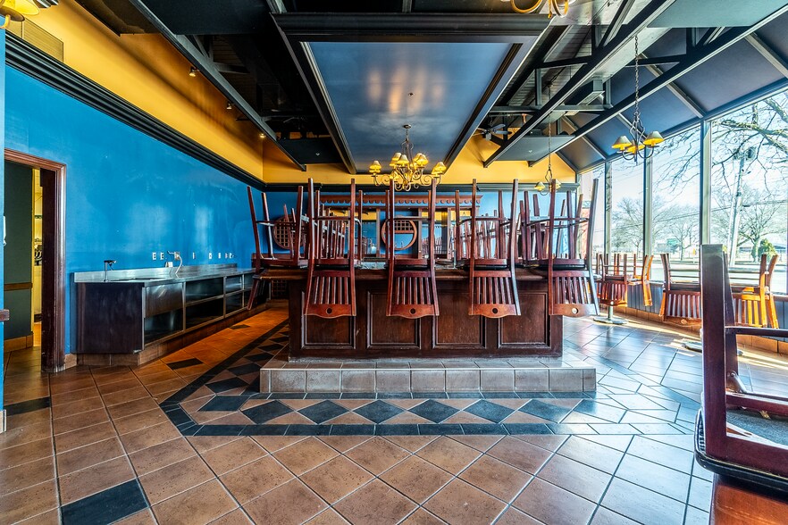 More Photos Of 4111 Parnell Ave, Fort Wayne Restaurant For Sale
