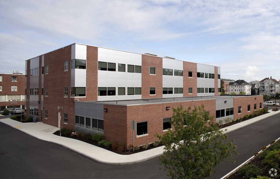 More Photos Of 851 Middle St, Fall River Medical For Lease